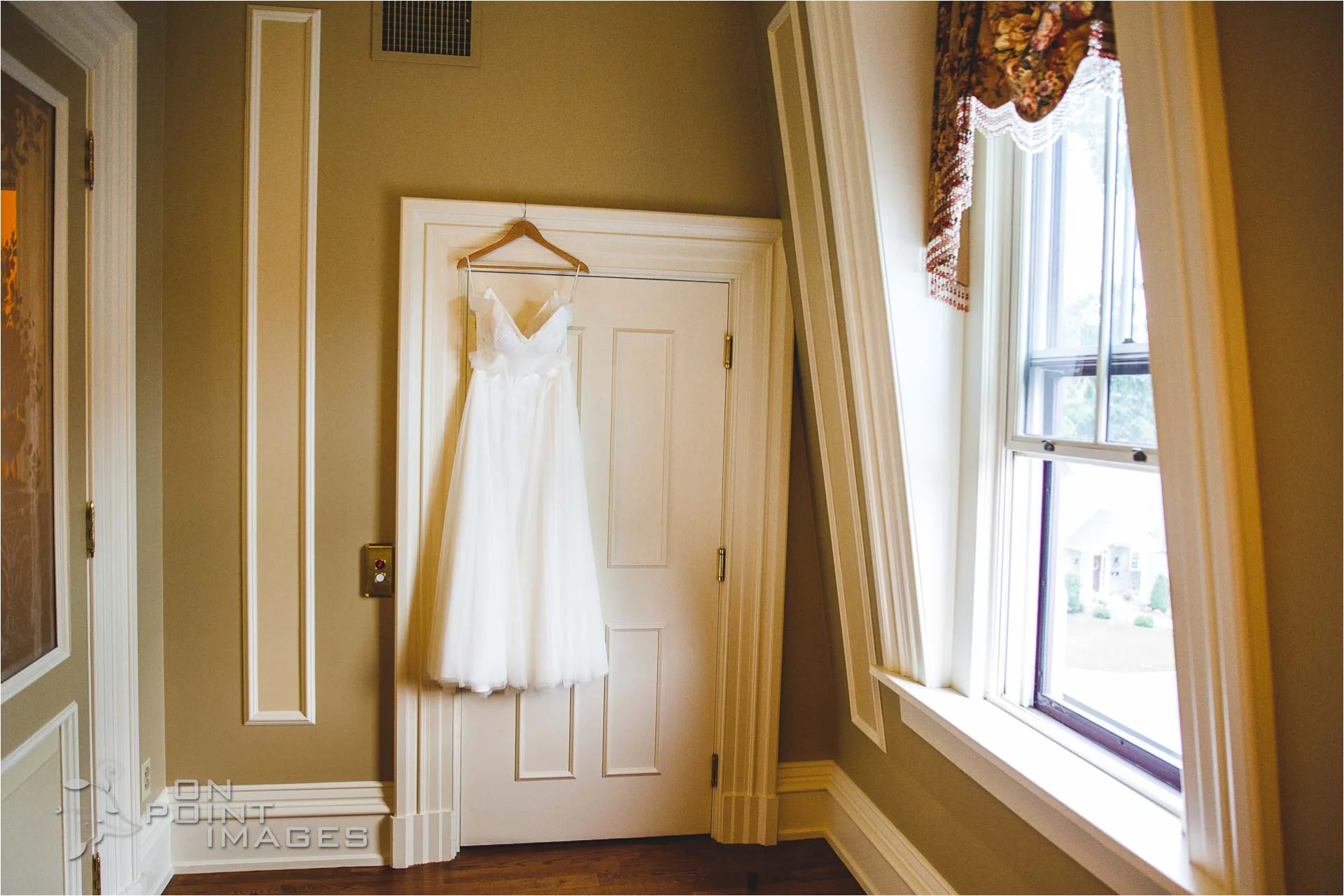 webb-barn-wedding-photography-silas-robbins-house-02.jpg