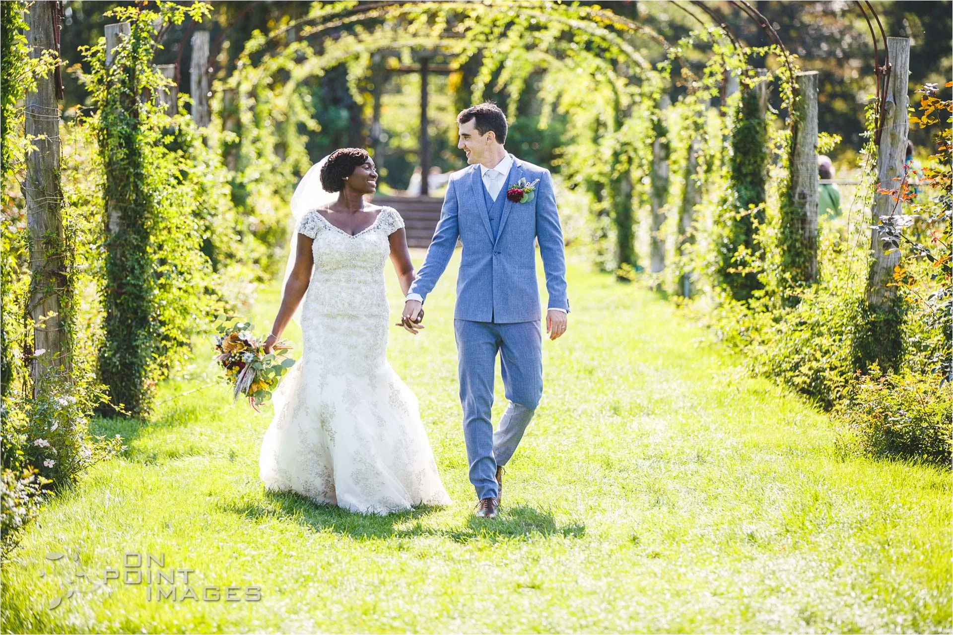 pond-house-cafe-wedding-photographer-hartford-24.jpg