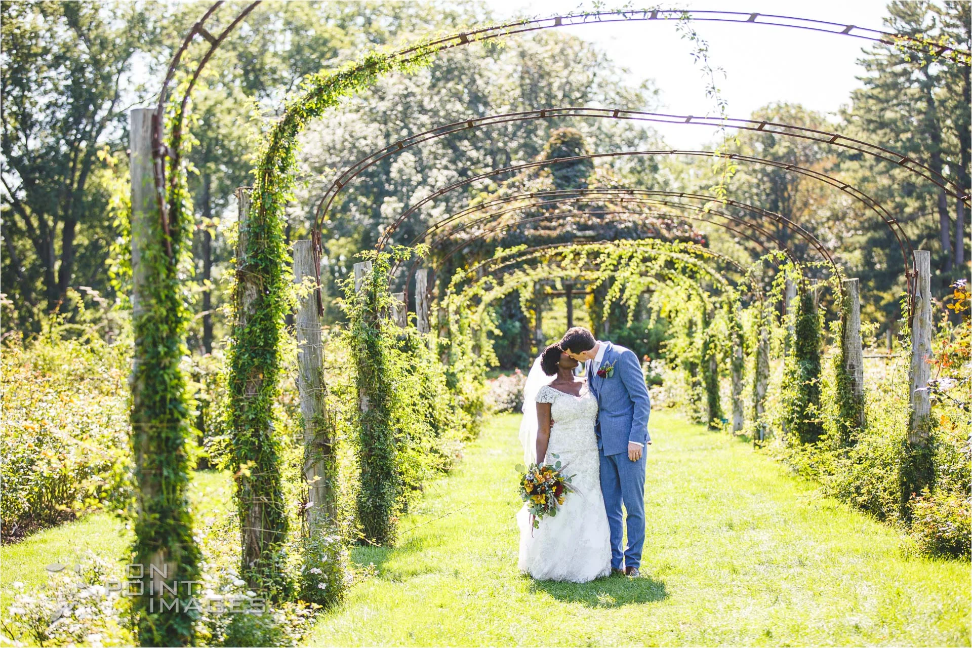 pond-house-cafe-wedding-photographer-hartford-25.jpg