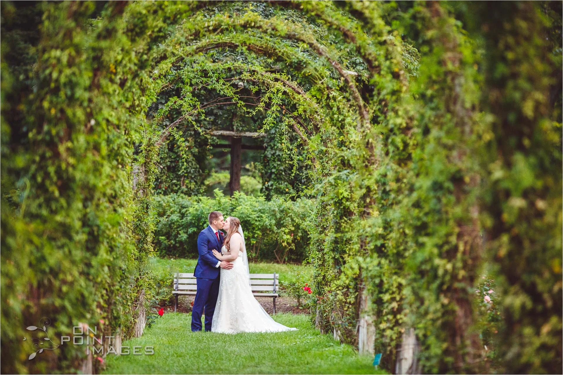 hartford-pond-house-cafe-wedding-25.jpg