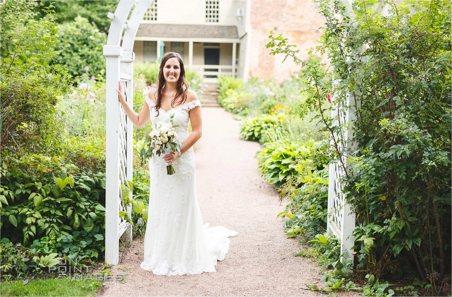Webb-Barn-Wedding-Photographer-25.jpg